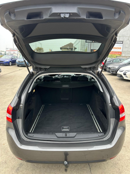 Peugeot 308 308 SW 2.0 BlueHDi GT Line — photo 13