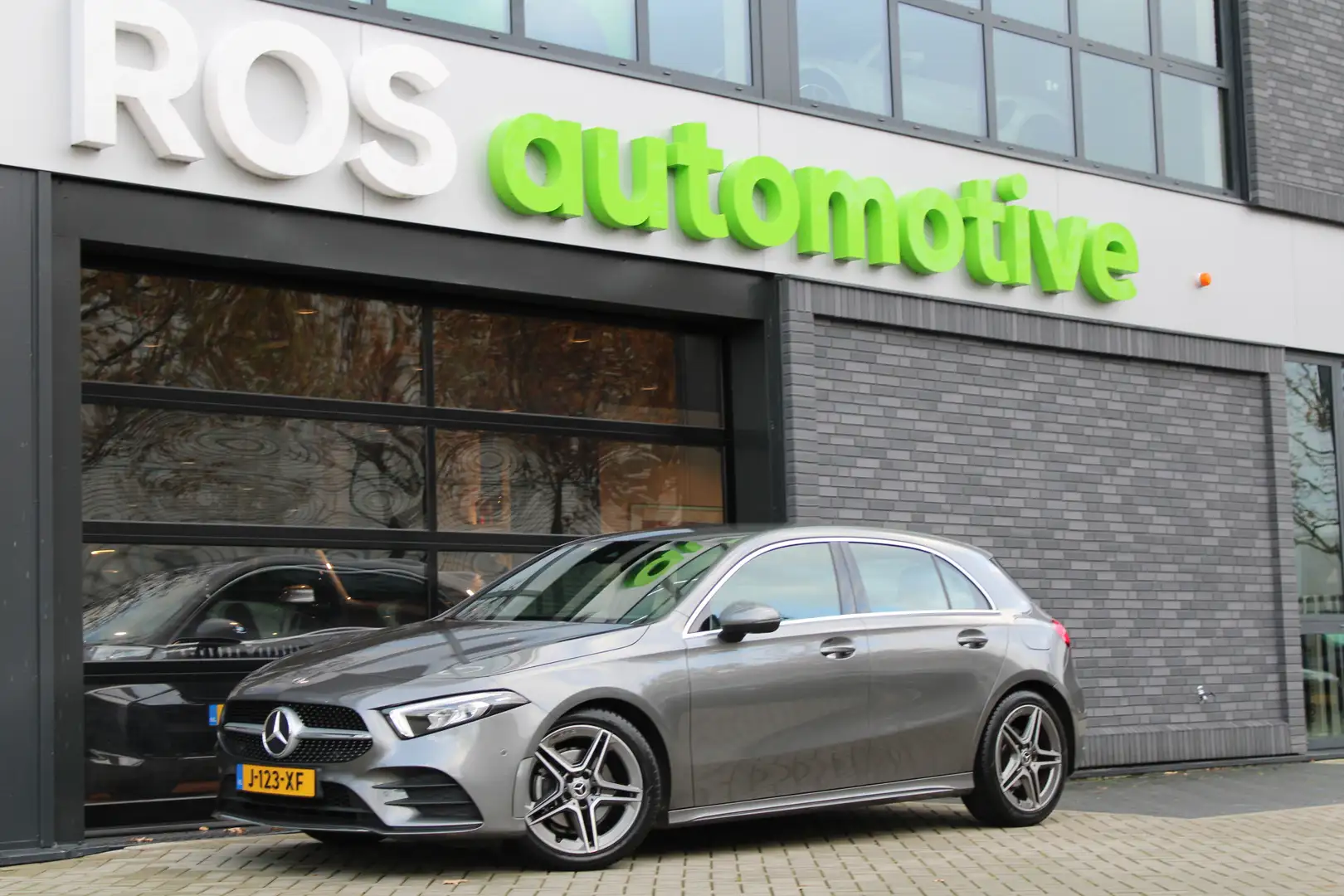 Mercedes-Benz A 180 Business Solution AMG | NAP | CAMERA | CARPLAY | S Grau - 1