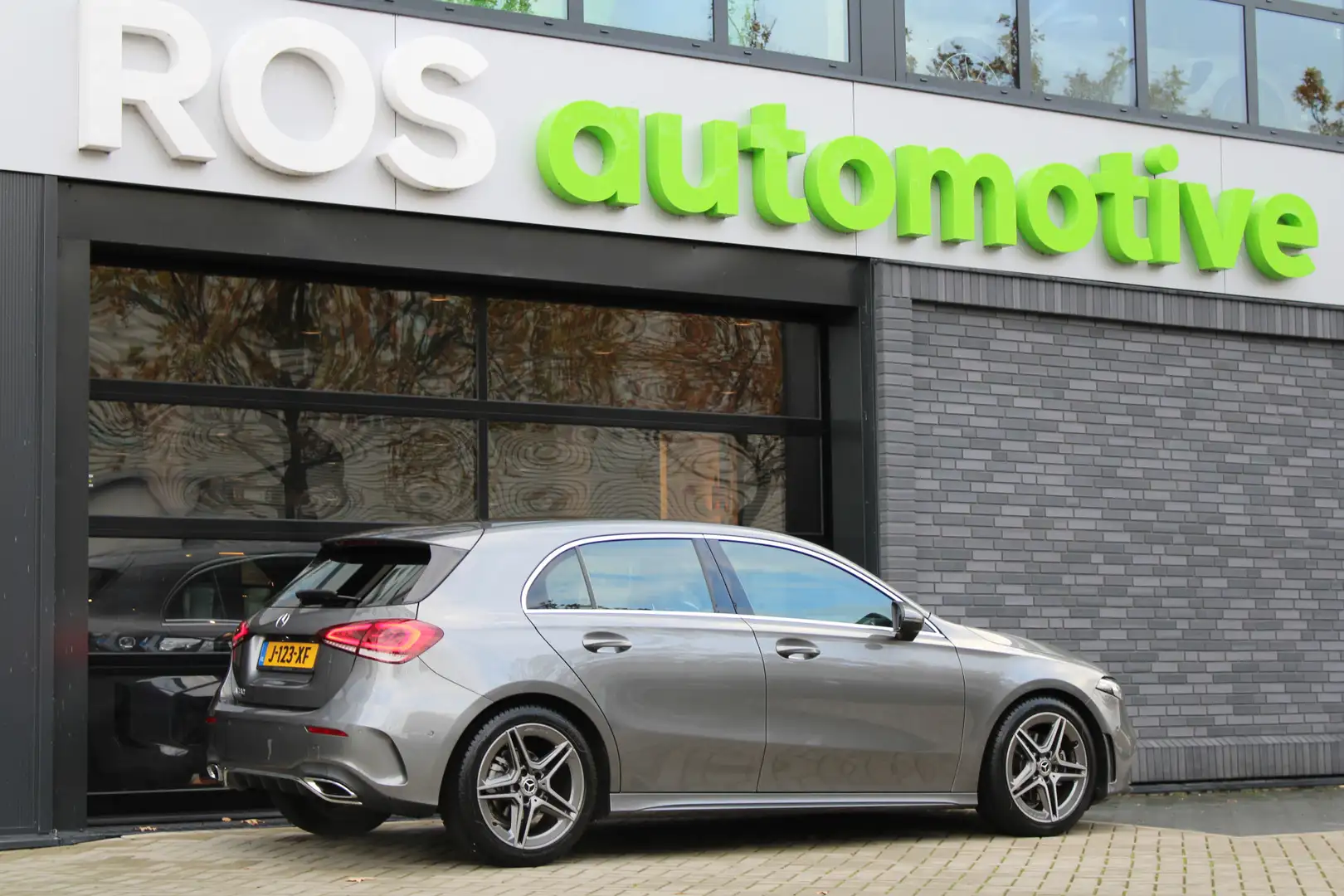 Mercedes-Benz A 180 Business Solution AMG | NAP | CAMERA | CARPLAY | S Grau - 2