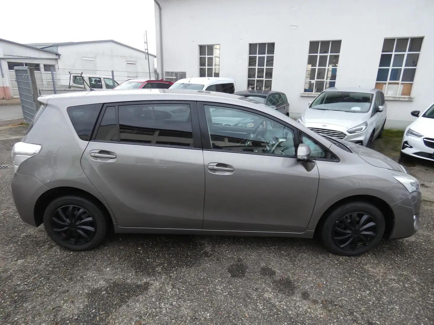 Toyota Verso Comfort Bronze - 2