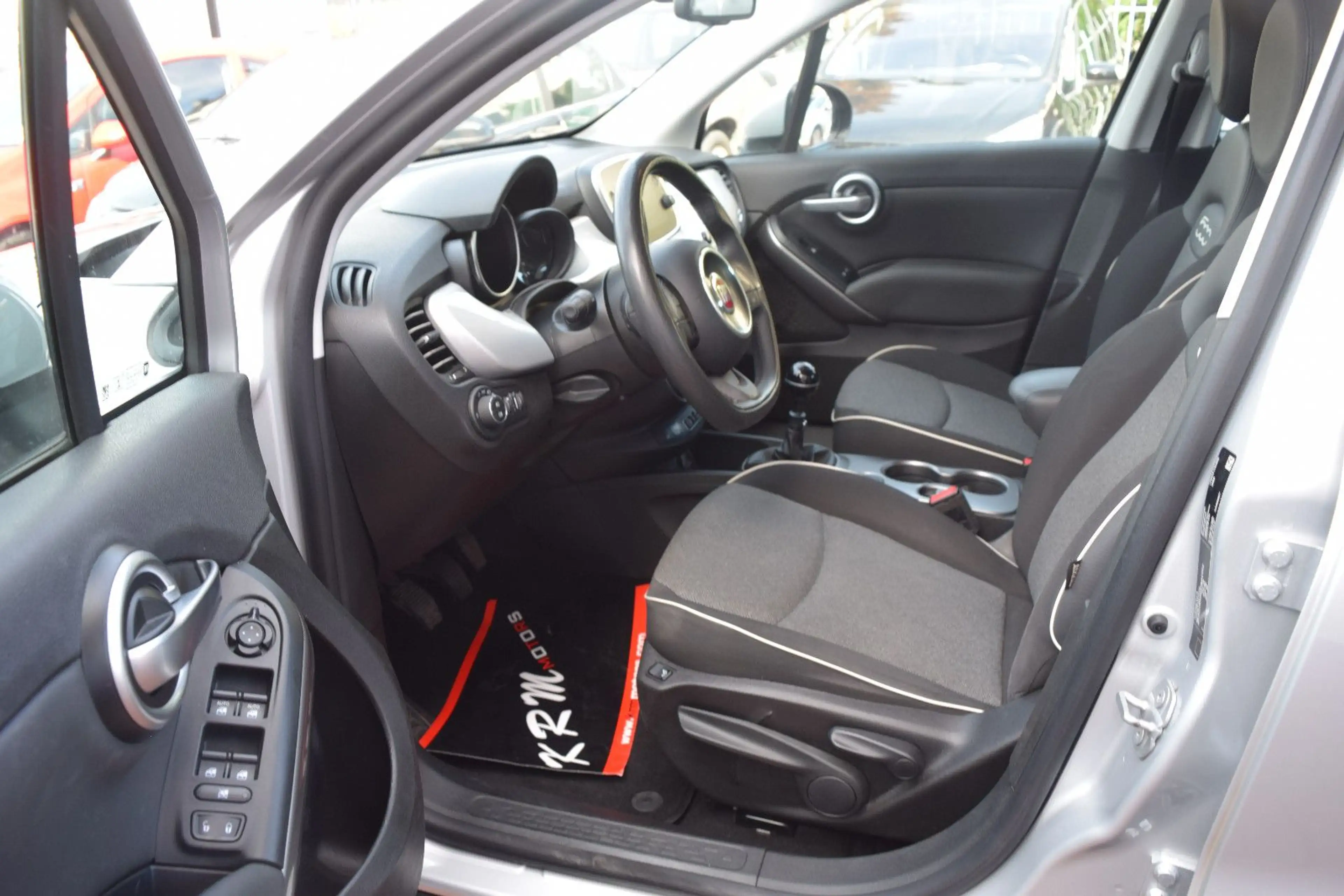 Fiat 500X KLIMAAUTOMATIK,NAVI,START&STOP,PDC,TEMPOMAT — photo 9