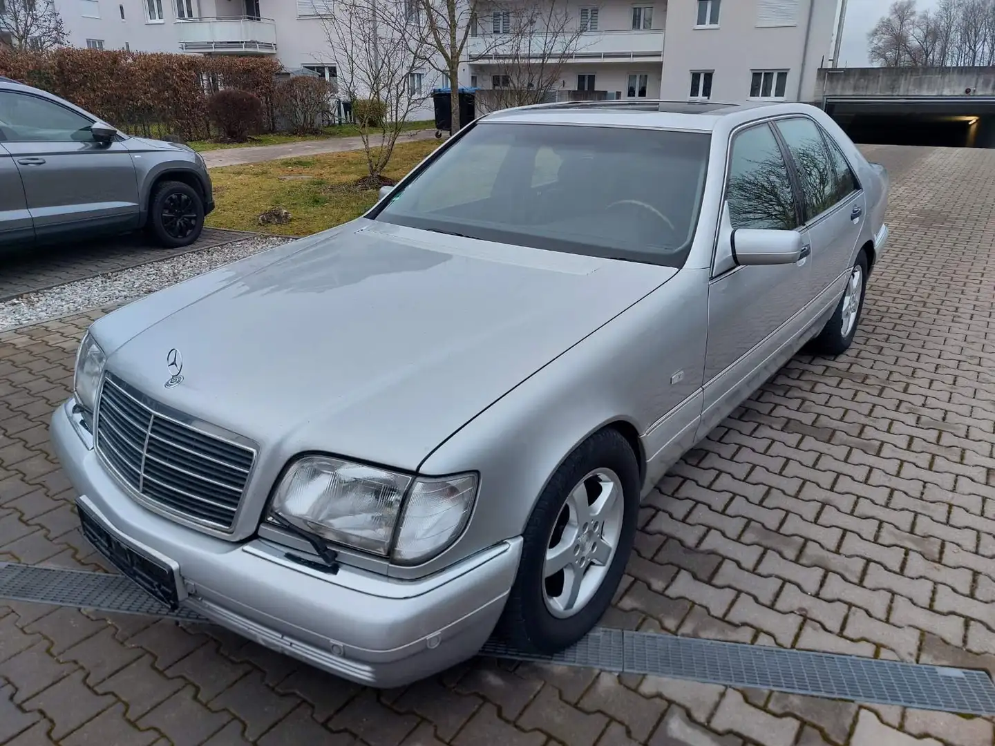 Mercedes-Benz S 320 aus zweiter Hand "Serviceheft gepflegt" Argent - 1
