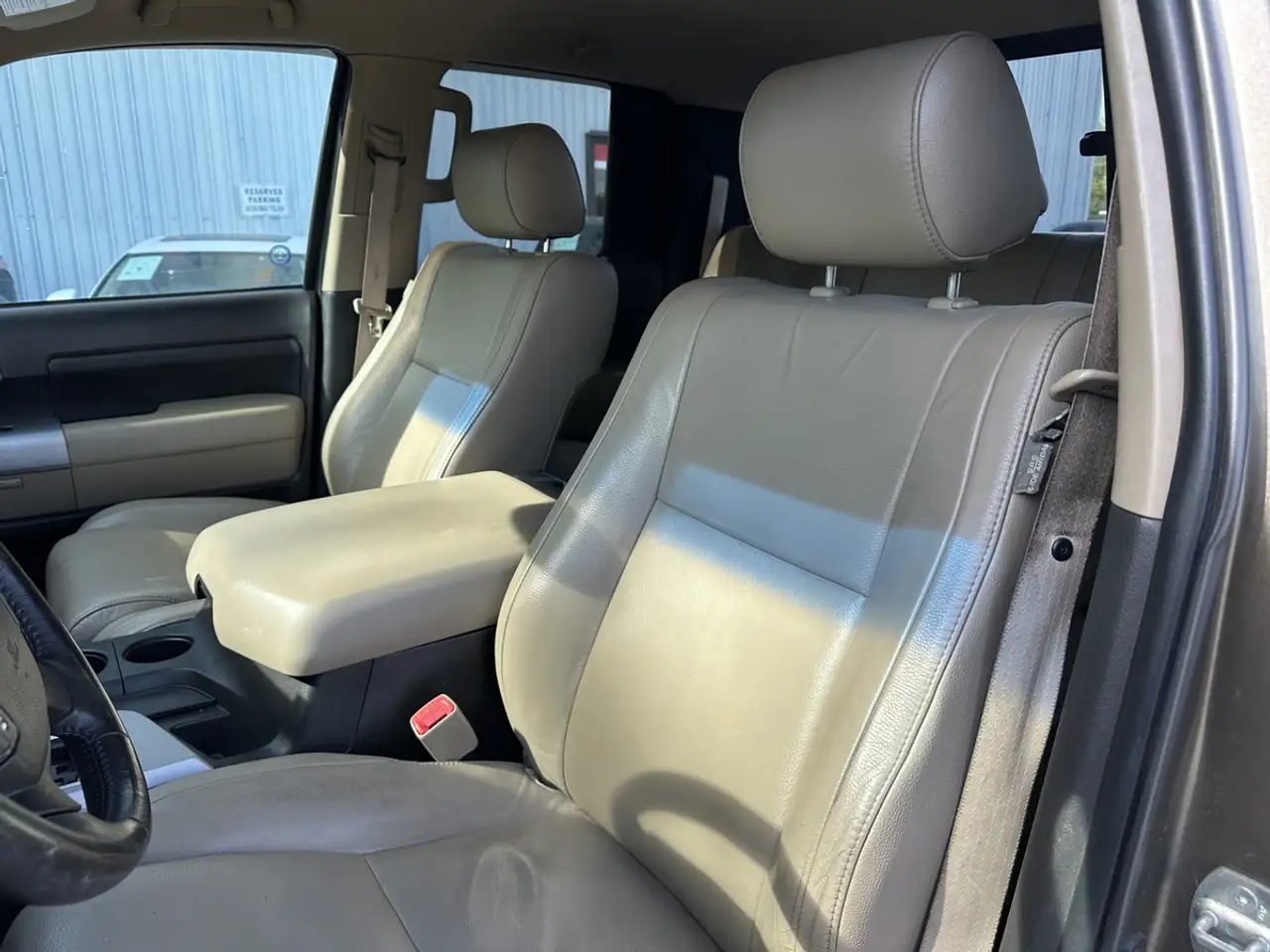 Toyota Tundra снимка Toyota Tundra
