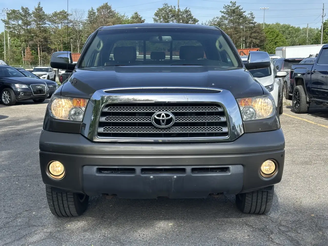 Toyota Tundra снимка Toyota Tundra