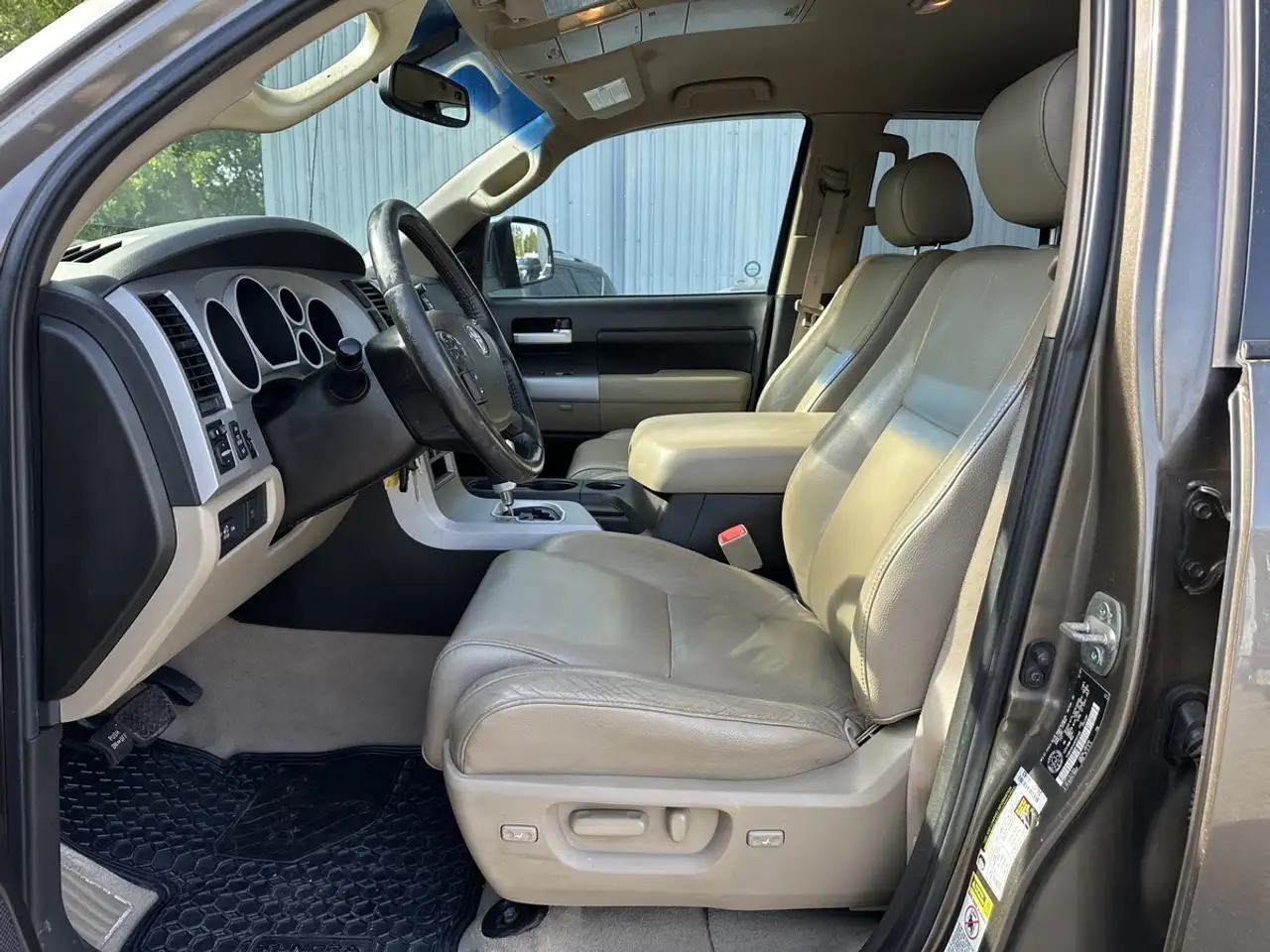 Toyota Tundra снимка Toyota Tundra