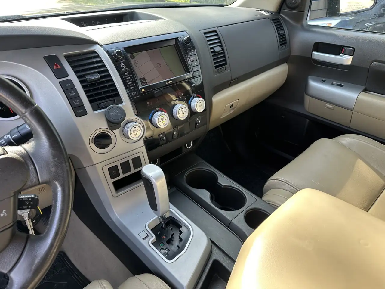 Toyota Tundra снимка Toyota Tundra