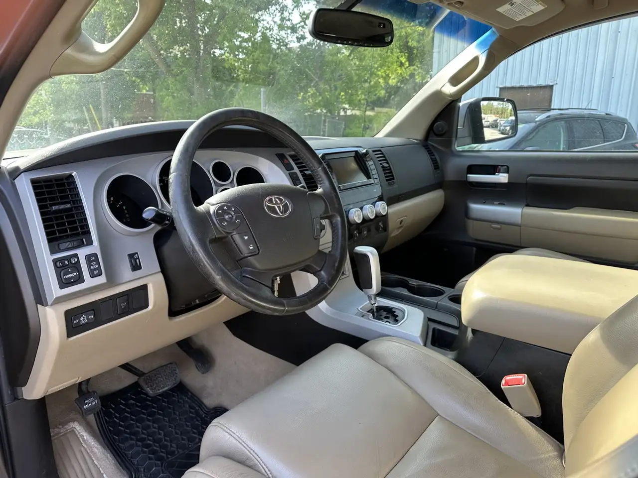 Toyota Tundra снимка Toyota Tundra
