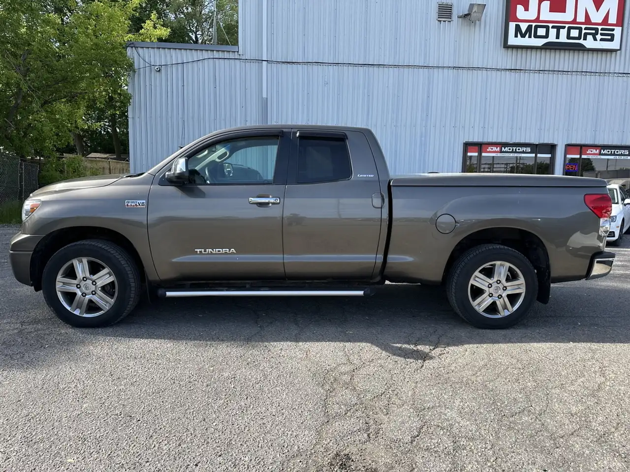 Toyota Tundra снимка Toyota Tundra