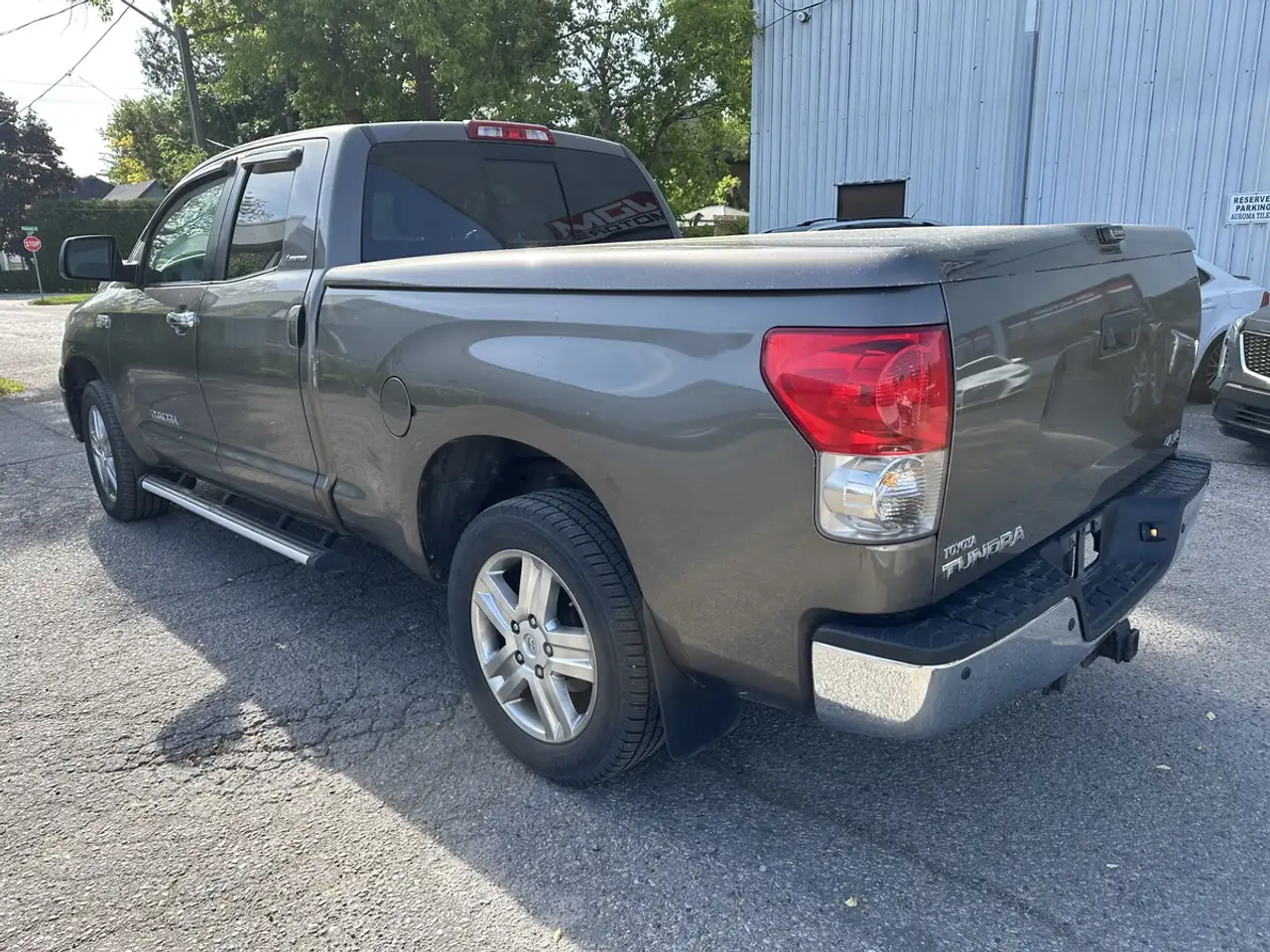 Toyota Tundra снимка Toyota Tundra