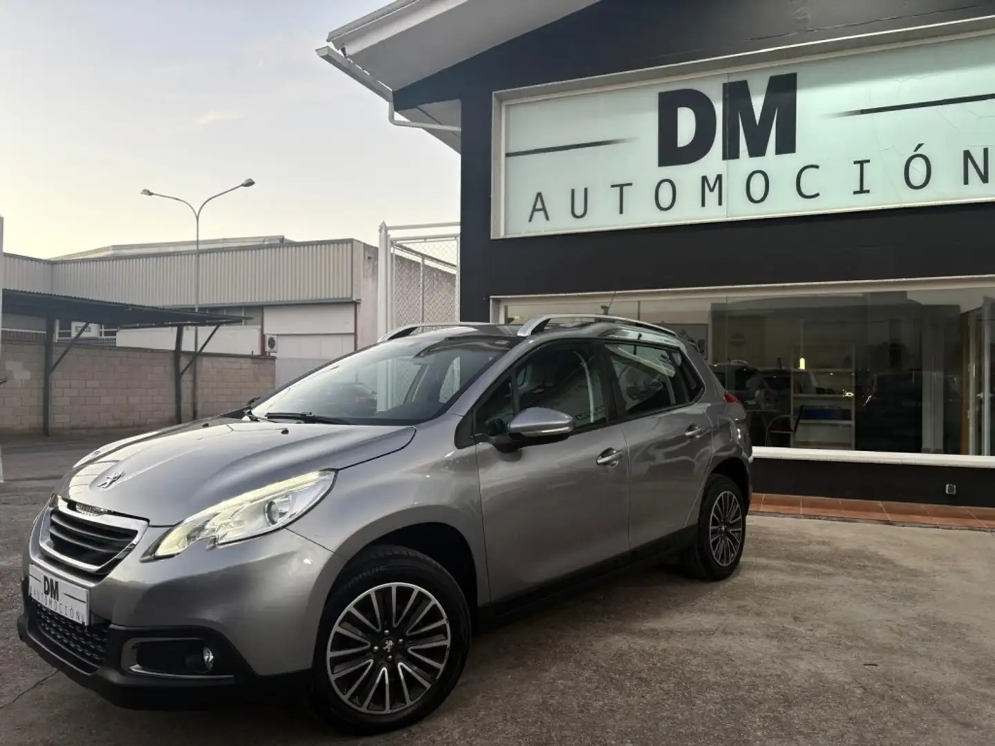 Peugeot 2008 1.6 BlueHDI Allure 100 Gris - 1
