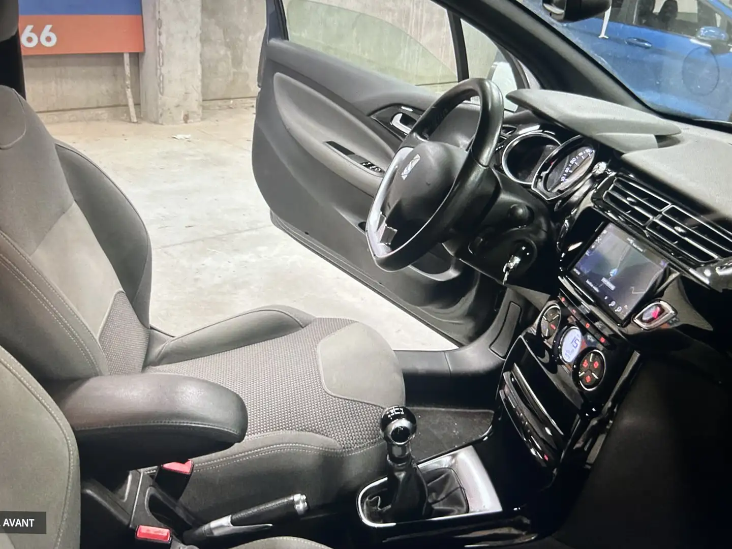 DS Automobiles DS 3 BlueHDi 120 S&S BVM6 Sport Chic Gris - 2