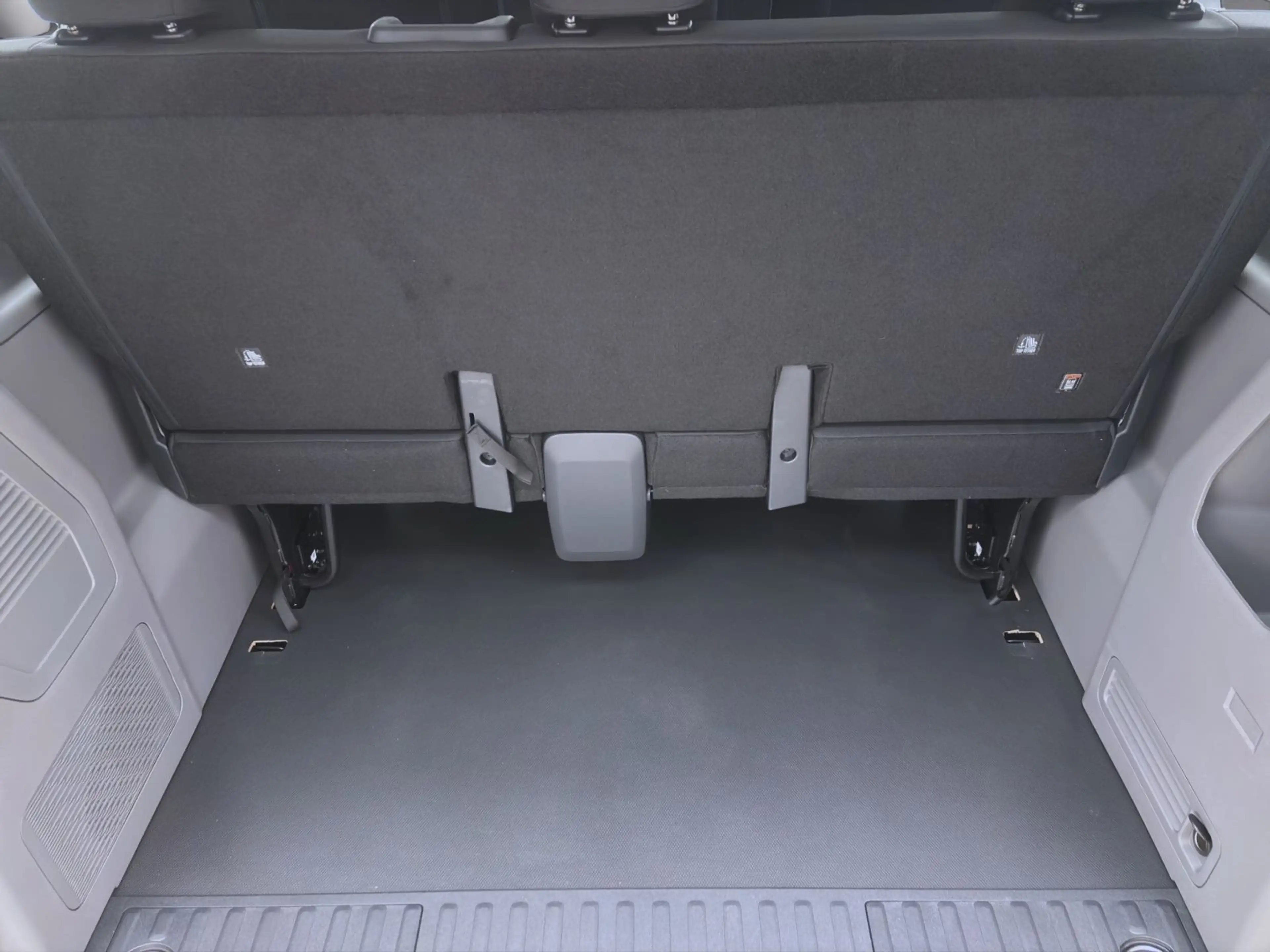 Volkswagen T7 Caravelle 2.0 TDI KR NAVI KAMERA KLIMA PDC LE — photo 4