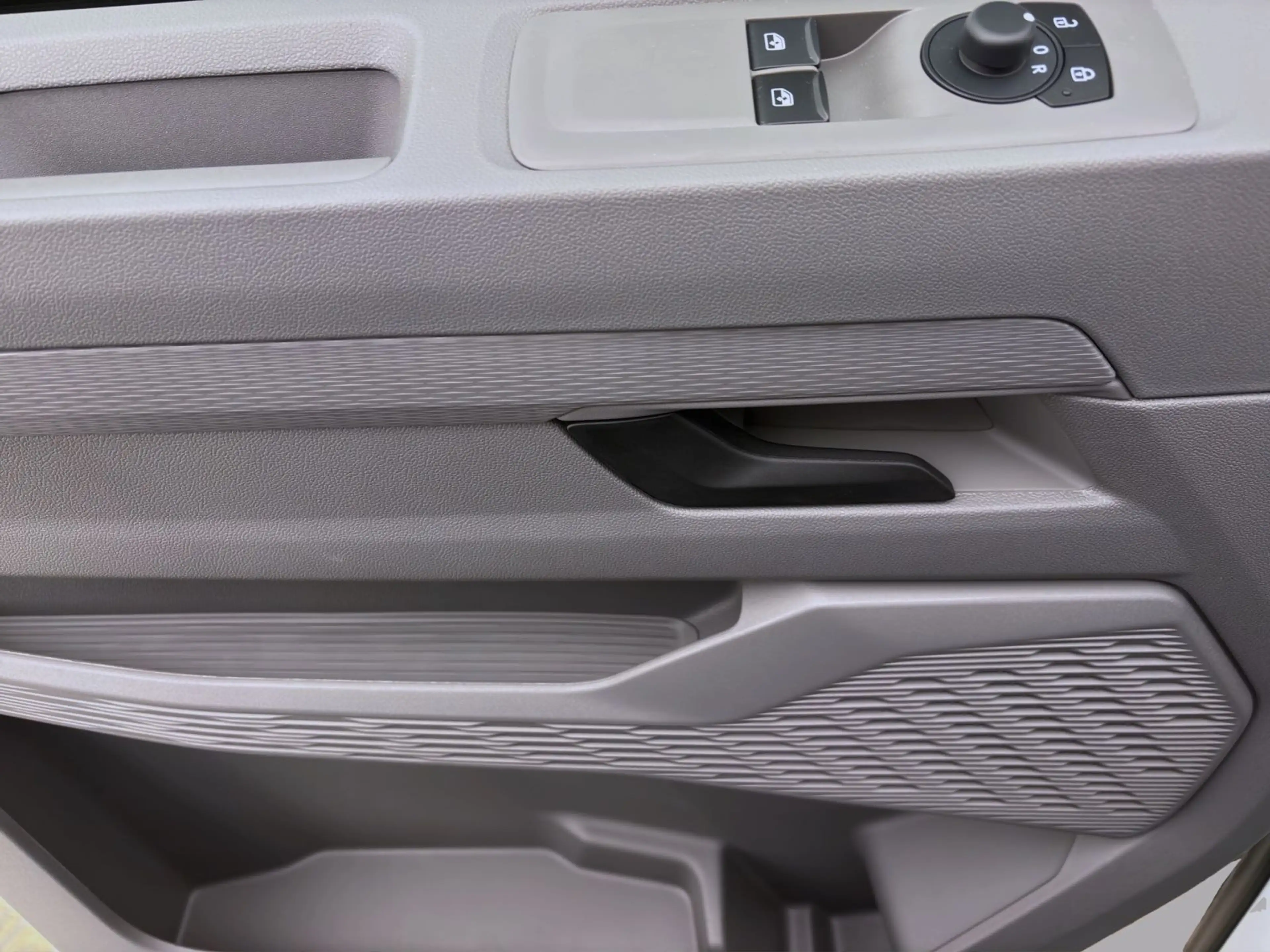 Volkswagen T7 Caravelle 2.0 TDI KR NAVI KAMERA KLIMA PDC LE — photo 10
