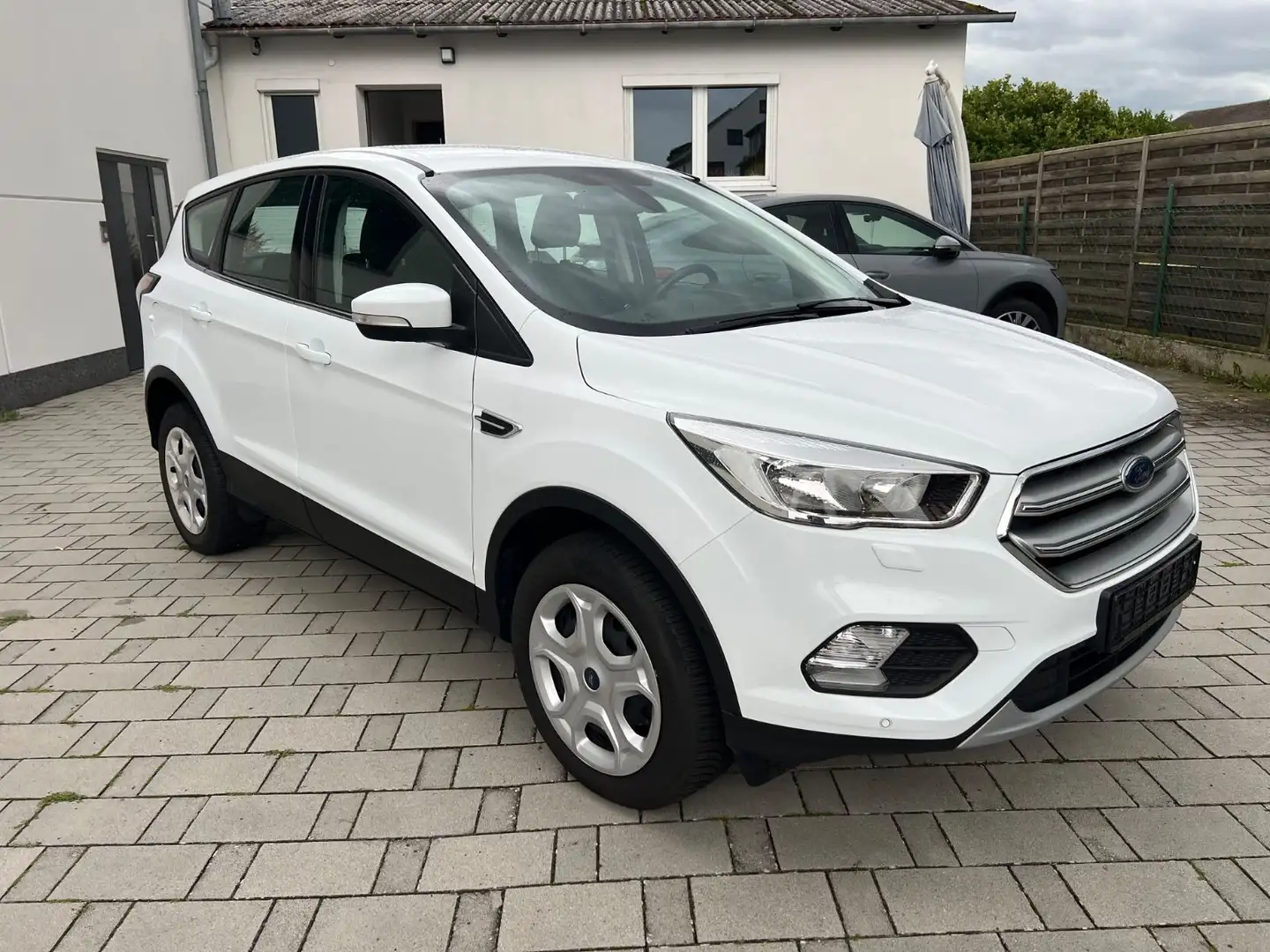 Ford Kuga Trend Klima SHZ Lenkradheizung Weiß - 2