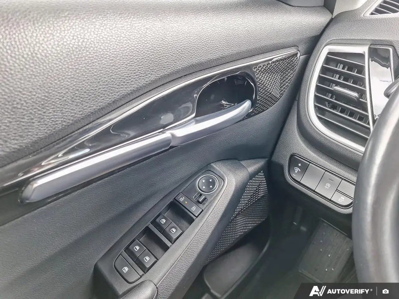 Kia Seltos снимка Kia Seltos