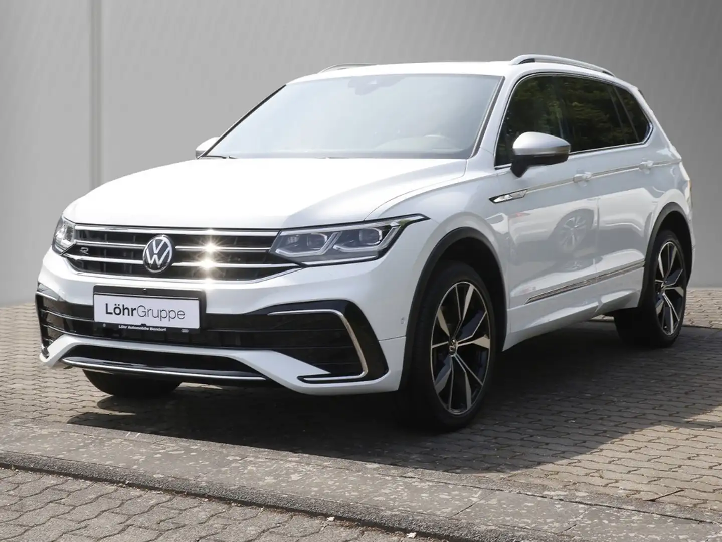 Volkswagen Tiguan Allspace 2.0 TDI DSG 4Motion R-Line *Standhzg.*Pano*AHK*... Weiß - 2