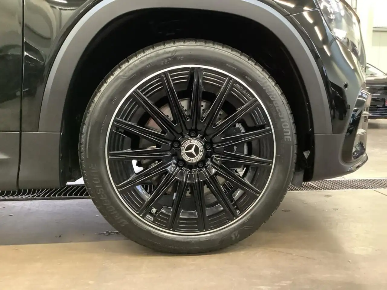 Mercedes-Benz GLB 220 4MATIC AMG+NIGHT+20"+MULTIBEAM+AHK+360°+ 5