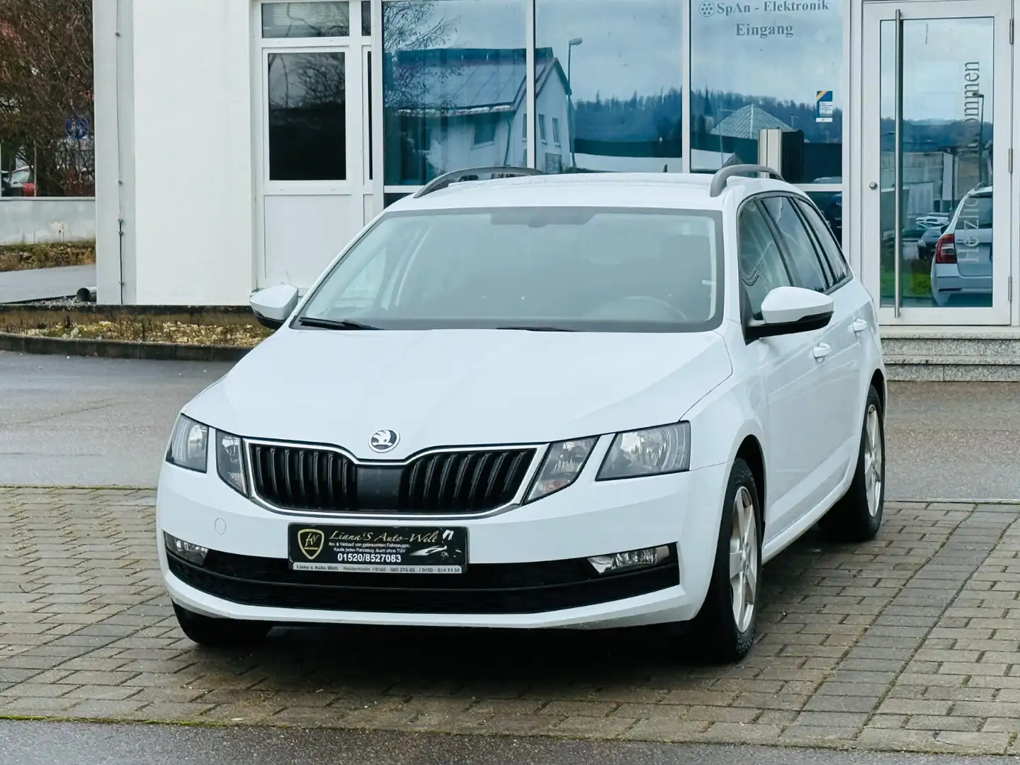 Skoda Octavia Combi Ambition DSG AHK SHZ Tüv/Au 11.27 Weiß - 2
