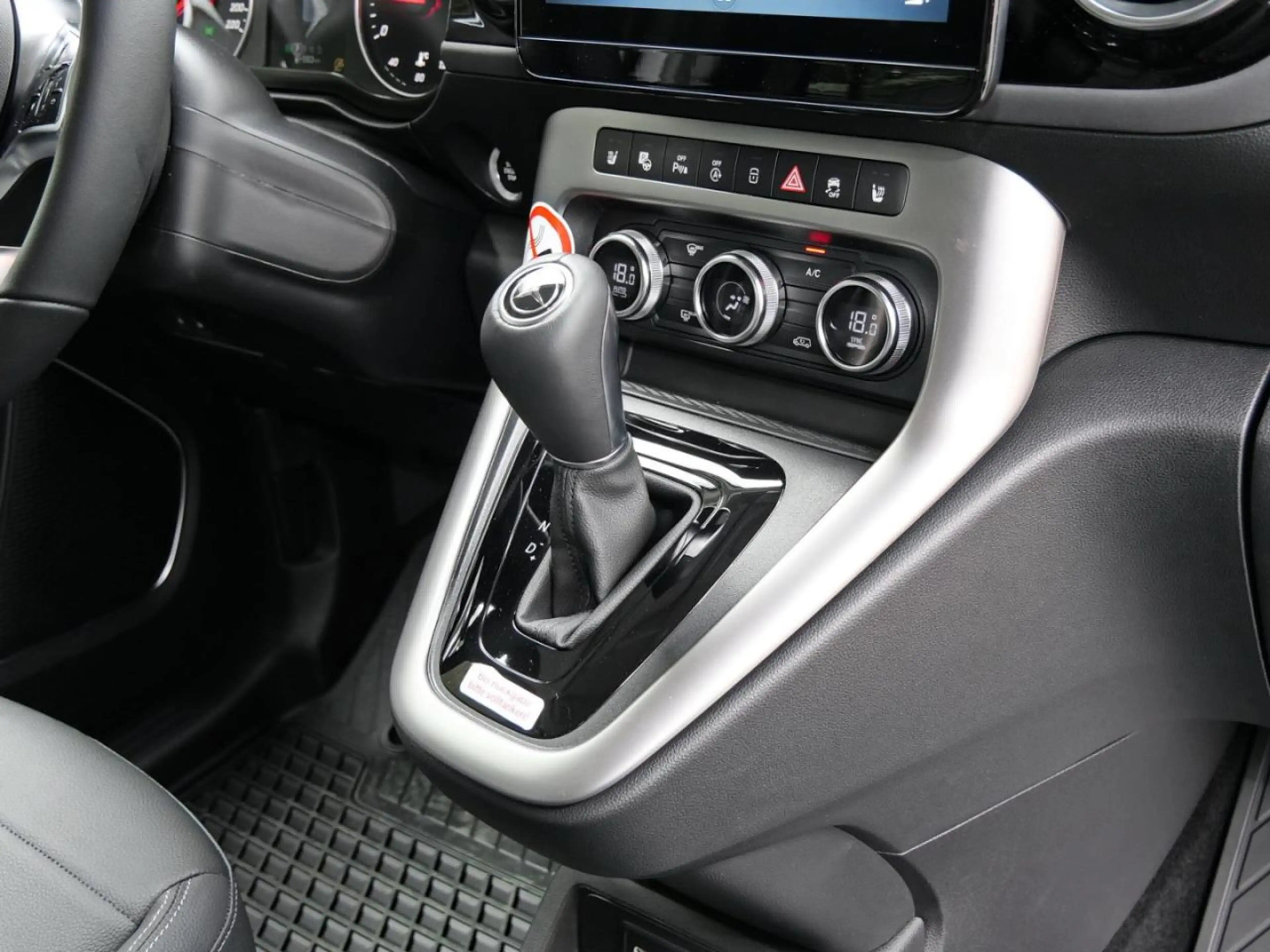 Mercedes-Benz T-Class T 180 PROGRESSIVE Lang Keyless Navi Kamera Klima — photo 15