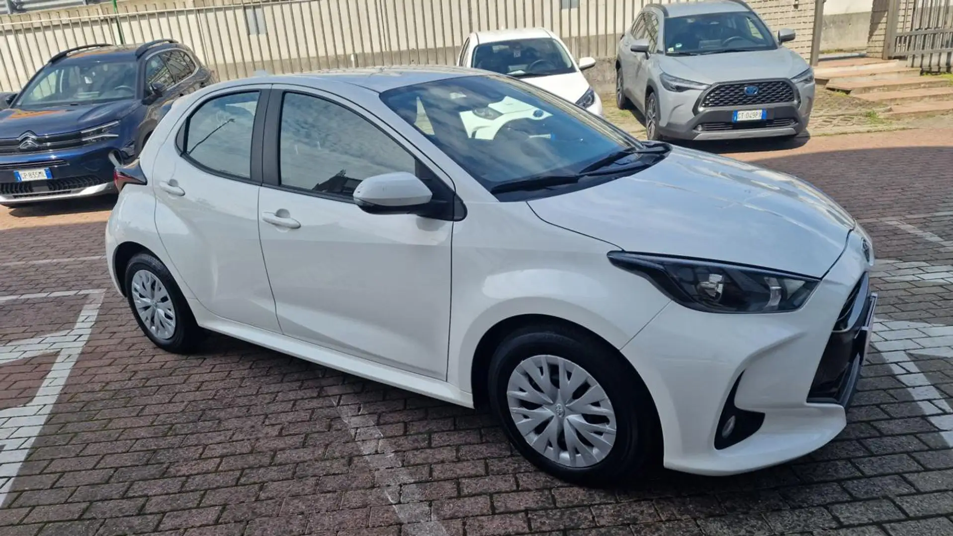 Toyota Yaris 1.0 5 porte Active Blanc - 2