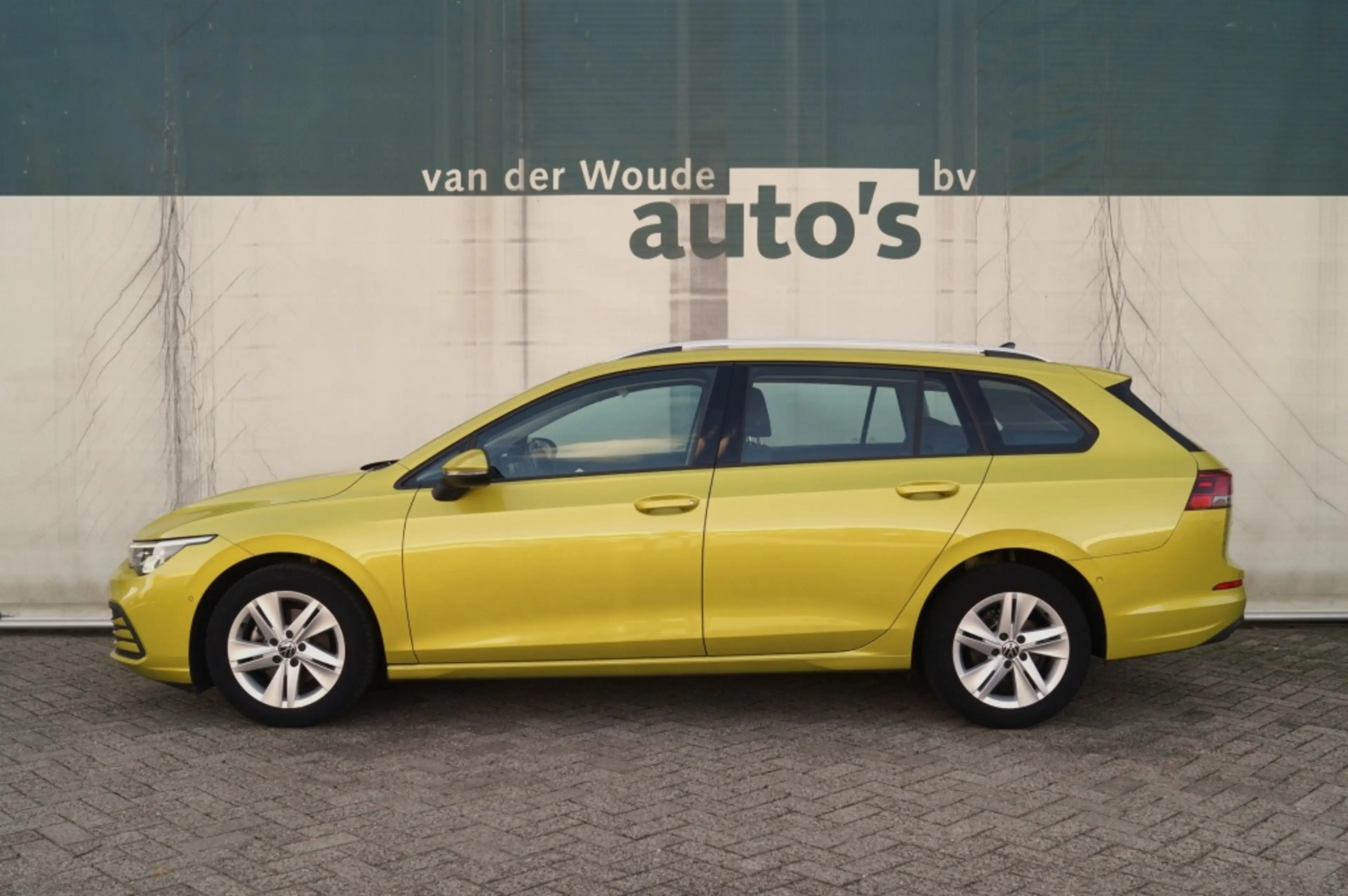 Volkswagen Golf Variant 1.0 TSI 110pk Life Business Lounge -LED-TREKHAAK-