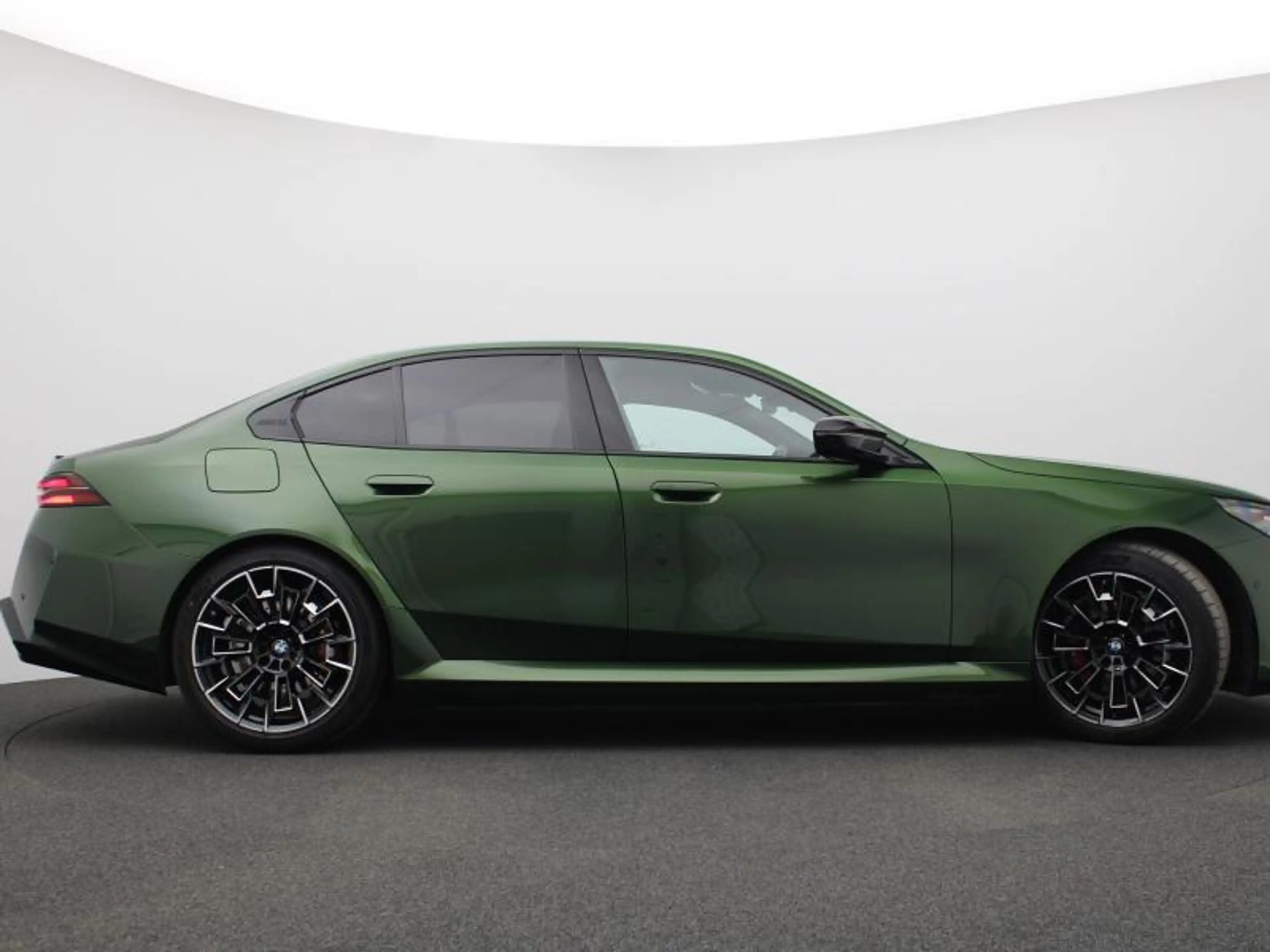 BMW M5 ANGLESEY GREEN - SPECIAL REQUEST - UNIEK — photo 3
