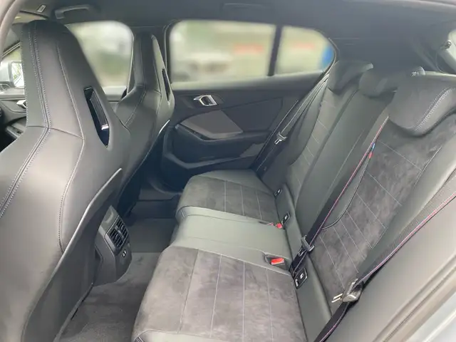 BMW 1 Series view 11