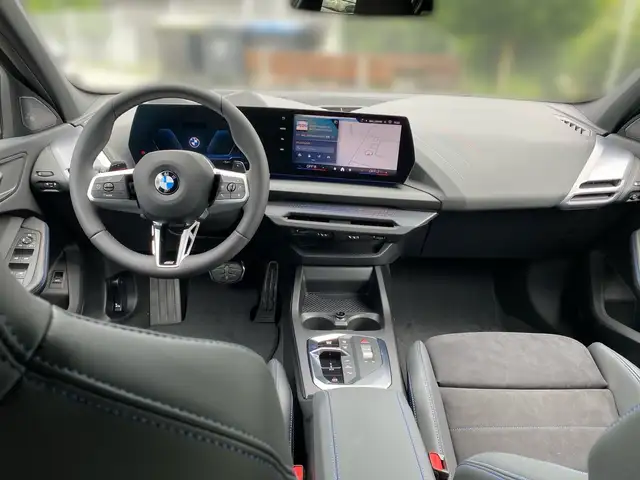BMW 1 Series view 10