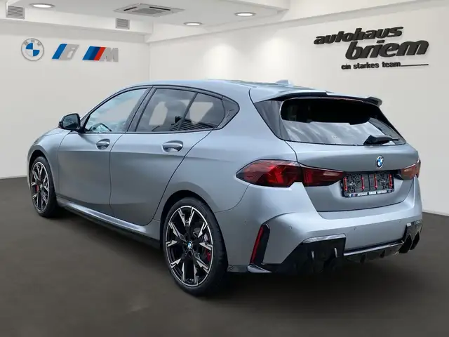 BMW 1 Series view 4