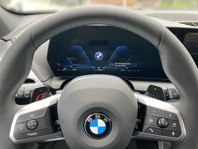 BMW 1 Series view 8