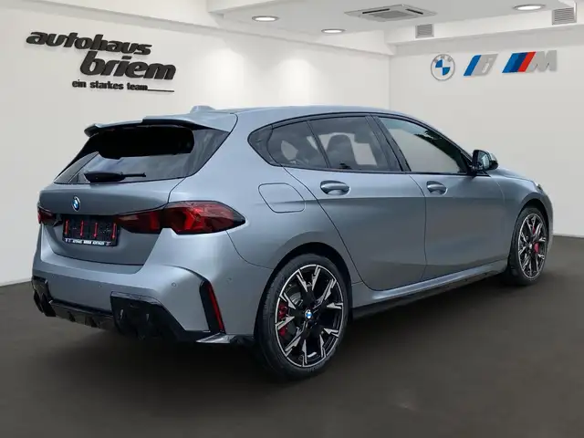 BMW 1 Series view 3