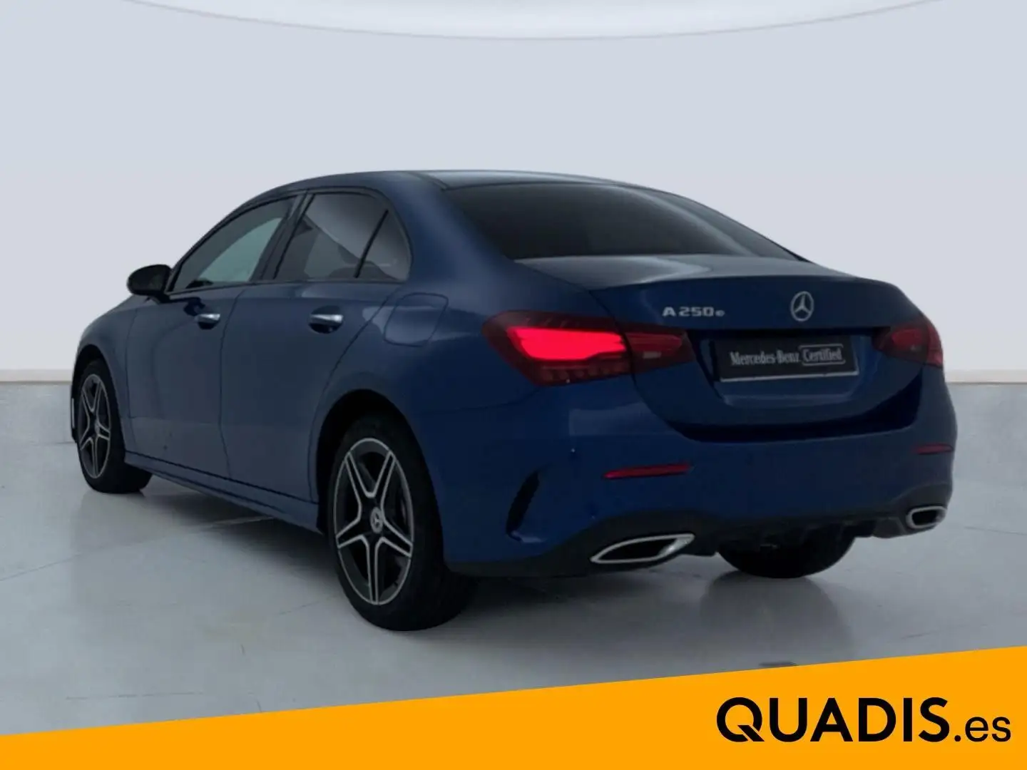 Mercedes-Benz A 250 250e Sedán 8G-DCT Blau - 2