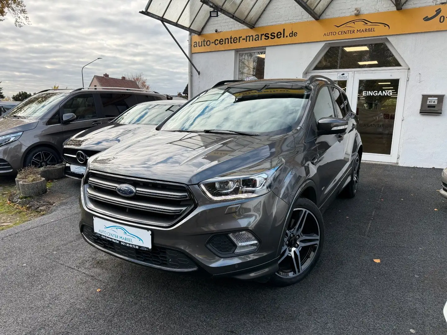 Ford Kuga ST-Line AHK/BIXENON/SPURHALTE/ACC/TOTWINKEL Grau - 1