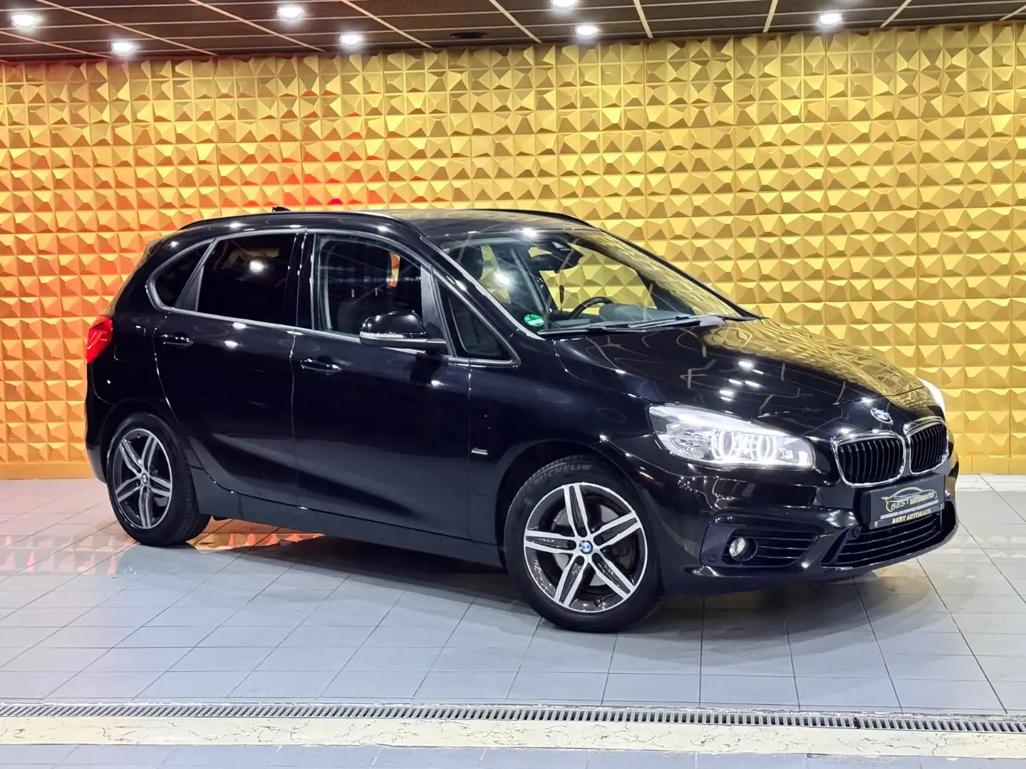 BMW 220 D ActiveT*SHZ*KLIMA*KAMERA*EURO6*AMBIENTLICHT Noir - 1