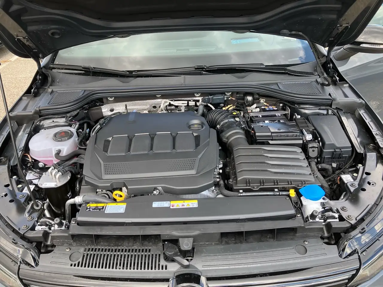 Volkswagen Golf VIII R-LINE BLACK STYLE 2.0TDI 150PS.DSG.LED.NAVI. 16
