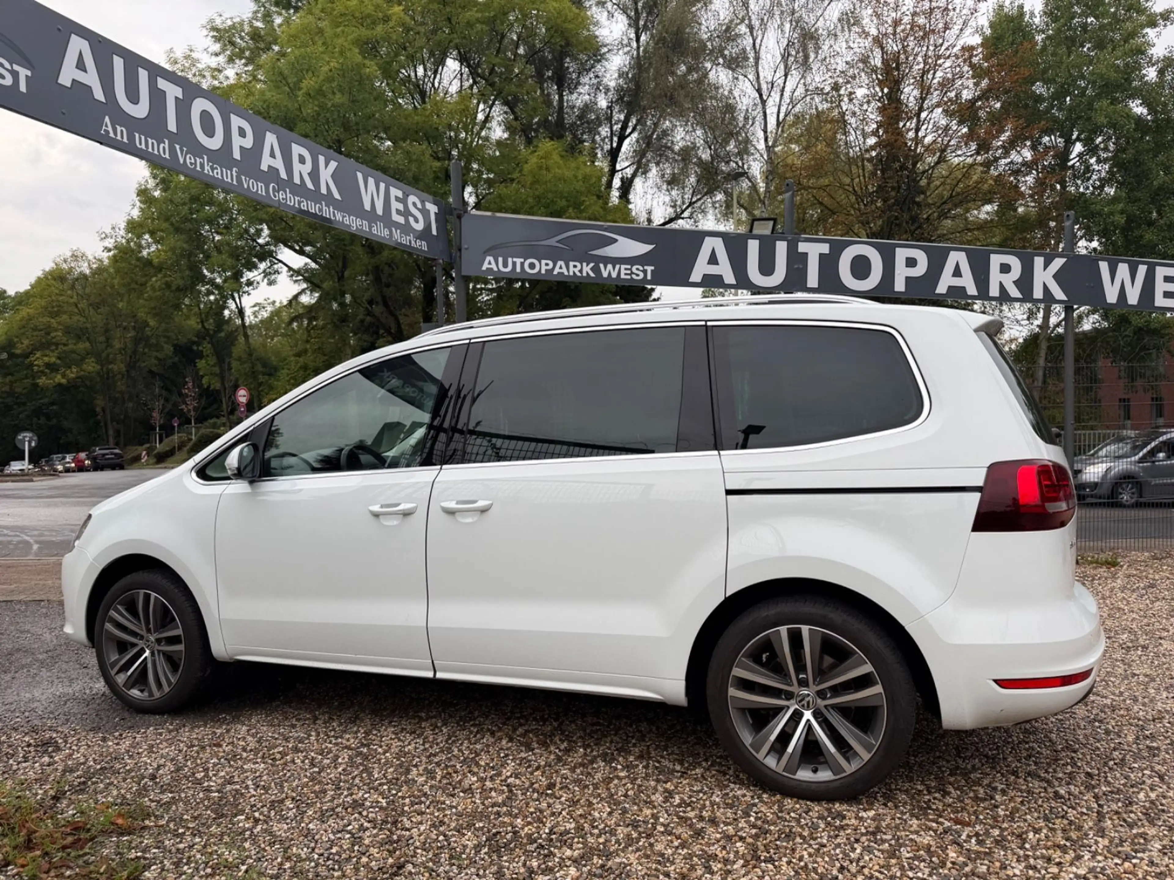 Volkswagen Sharan Highline 4Motion*AHK*DYNAUDIOSOUND*MASSAG — photo 8