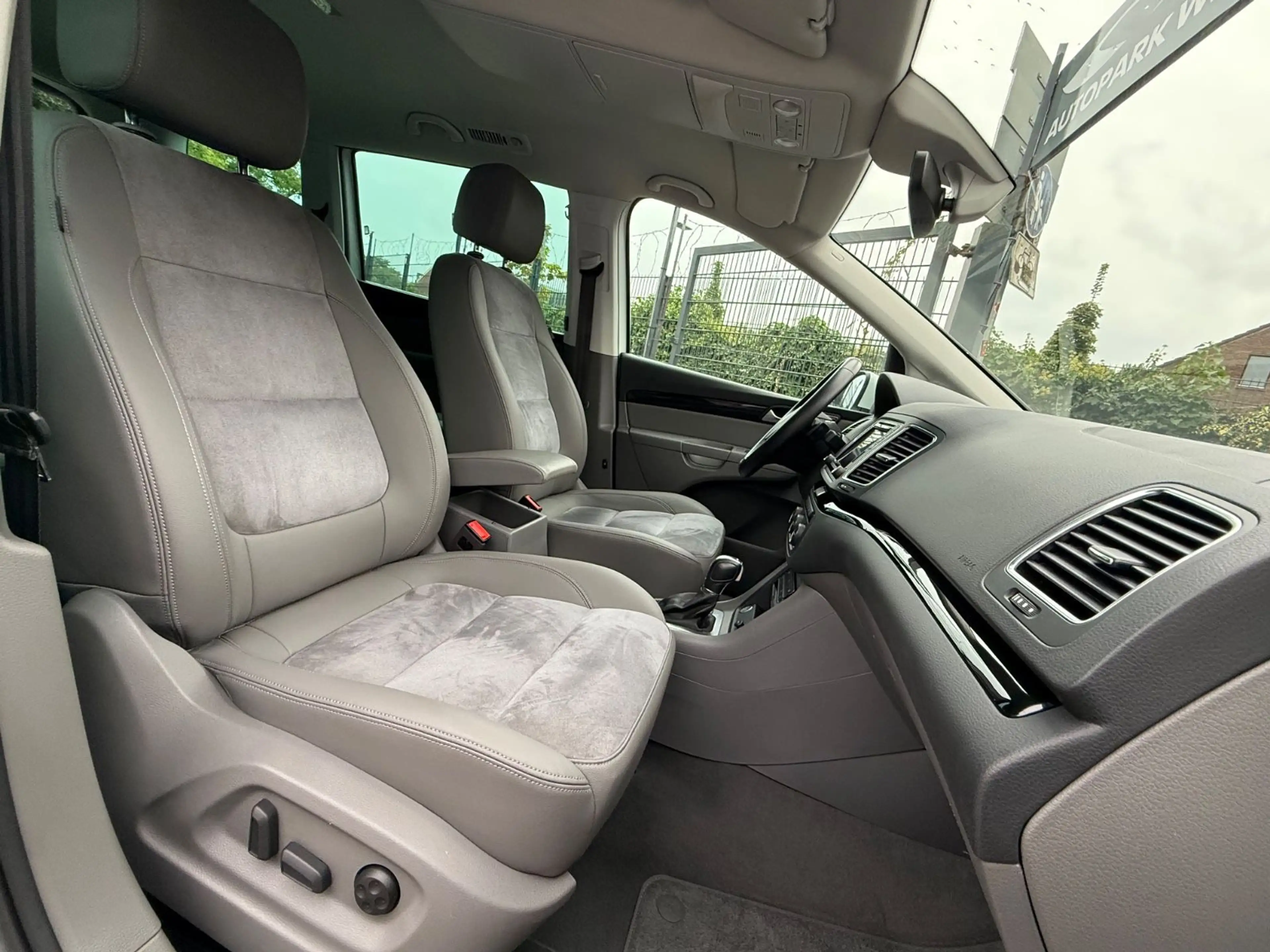 Volkswagen Sharan Highline 4Motion*AHK*DYNAUDIOSOUND*MASSAG — photo 12