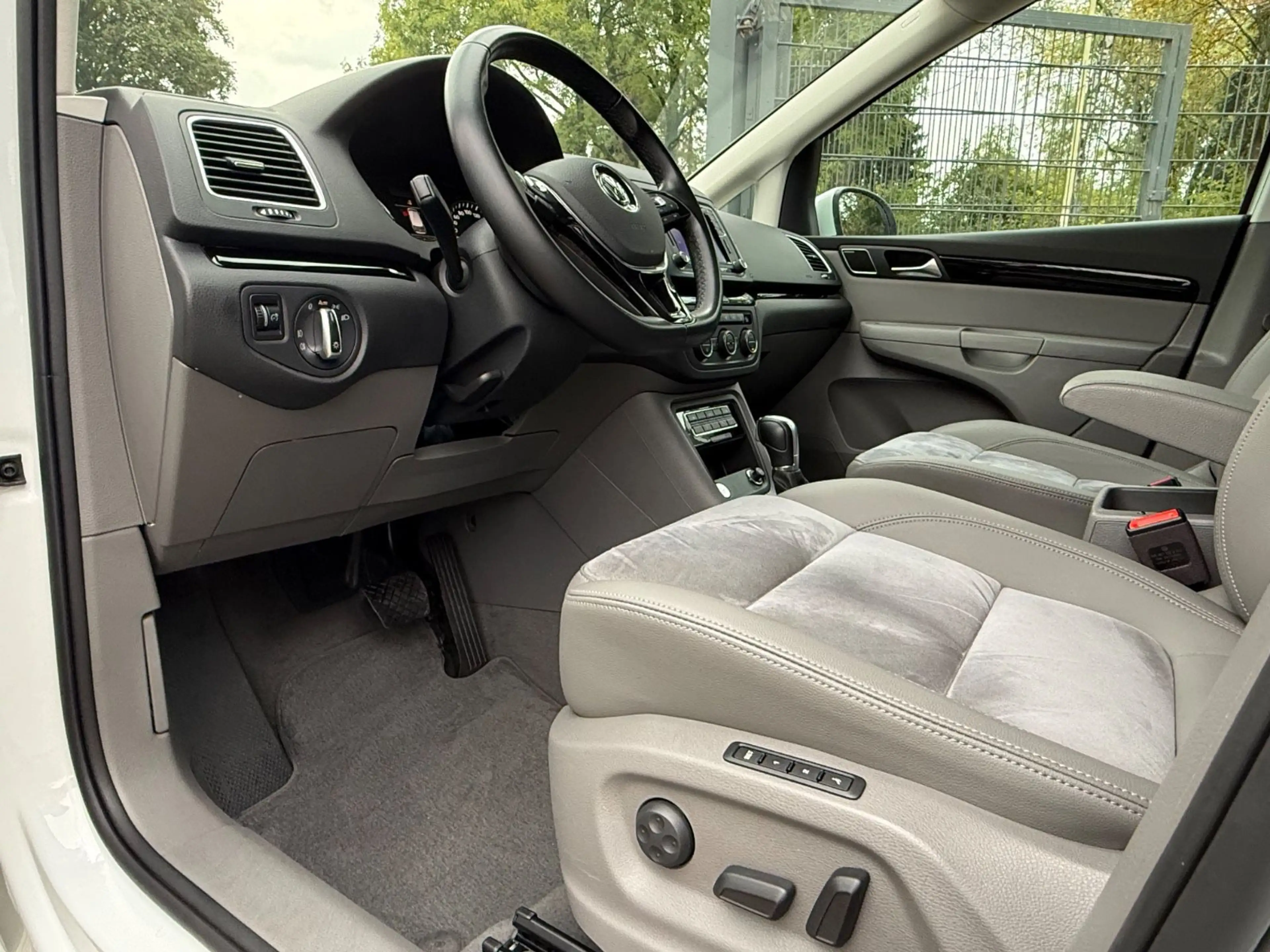 Volkswagen Sharan Highline 4Motion*AHK*DYNAUDIOSOUND*MASSAG — photo 9