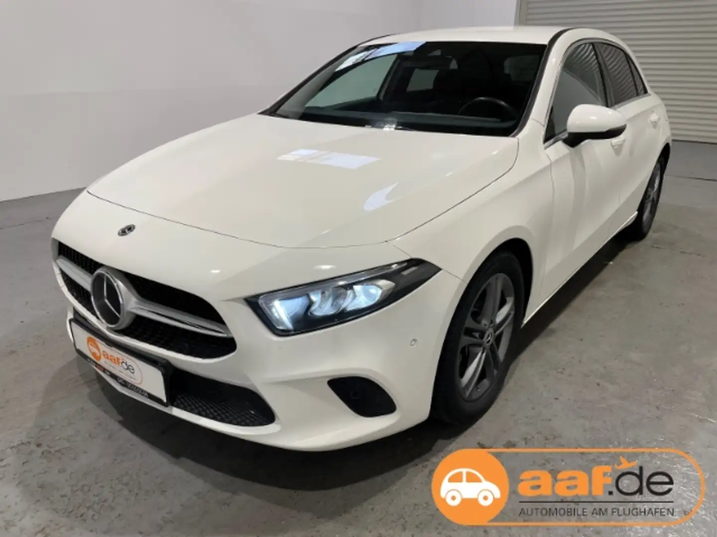 Mercedes-Benz A 200 d Automatik EU6d Navi LED ACC Widescreen Blanc - 1