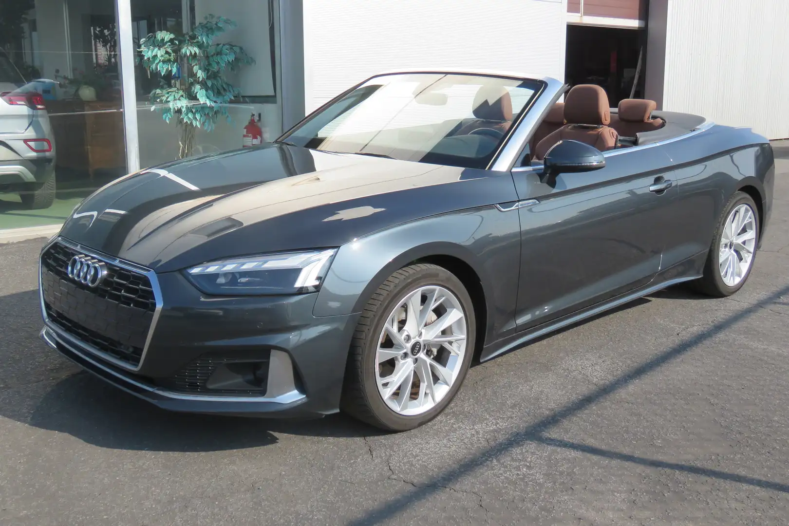 Audi A5 A5 Cabrio 40 TFSI S tronic Leder Navi Camera PDC Grijs - 1