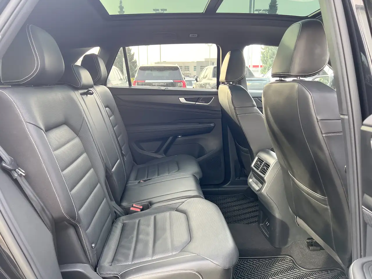Volkswagen Atlas снимка Volkswagen Atlas