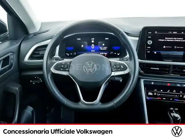 Volkswagen T-Roc view 11