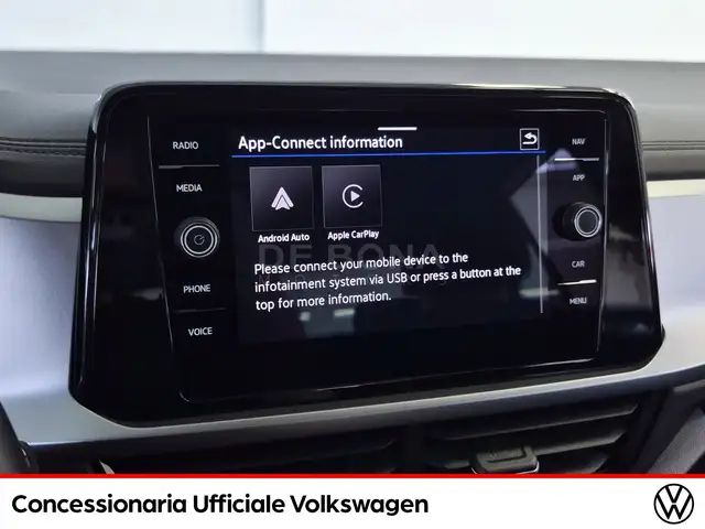 Volkswagen T-Roc view 14