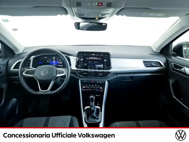 Volkswagen T-Roc view 10