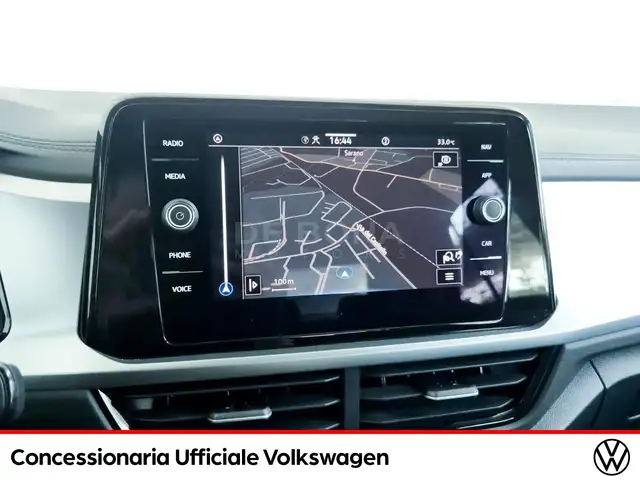 Volkswagen T-Roc view 15