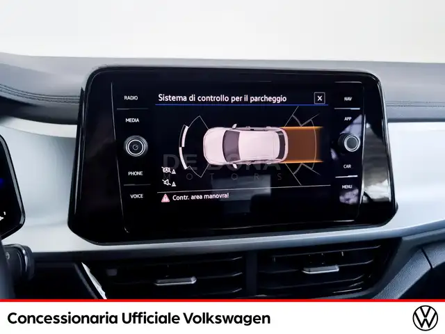 Volkswagen T-Roc view 13