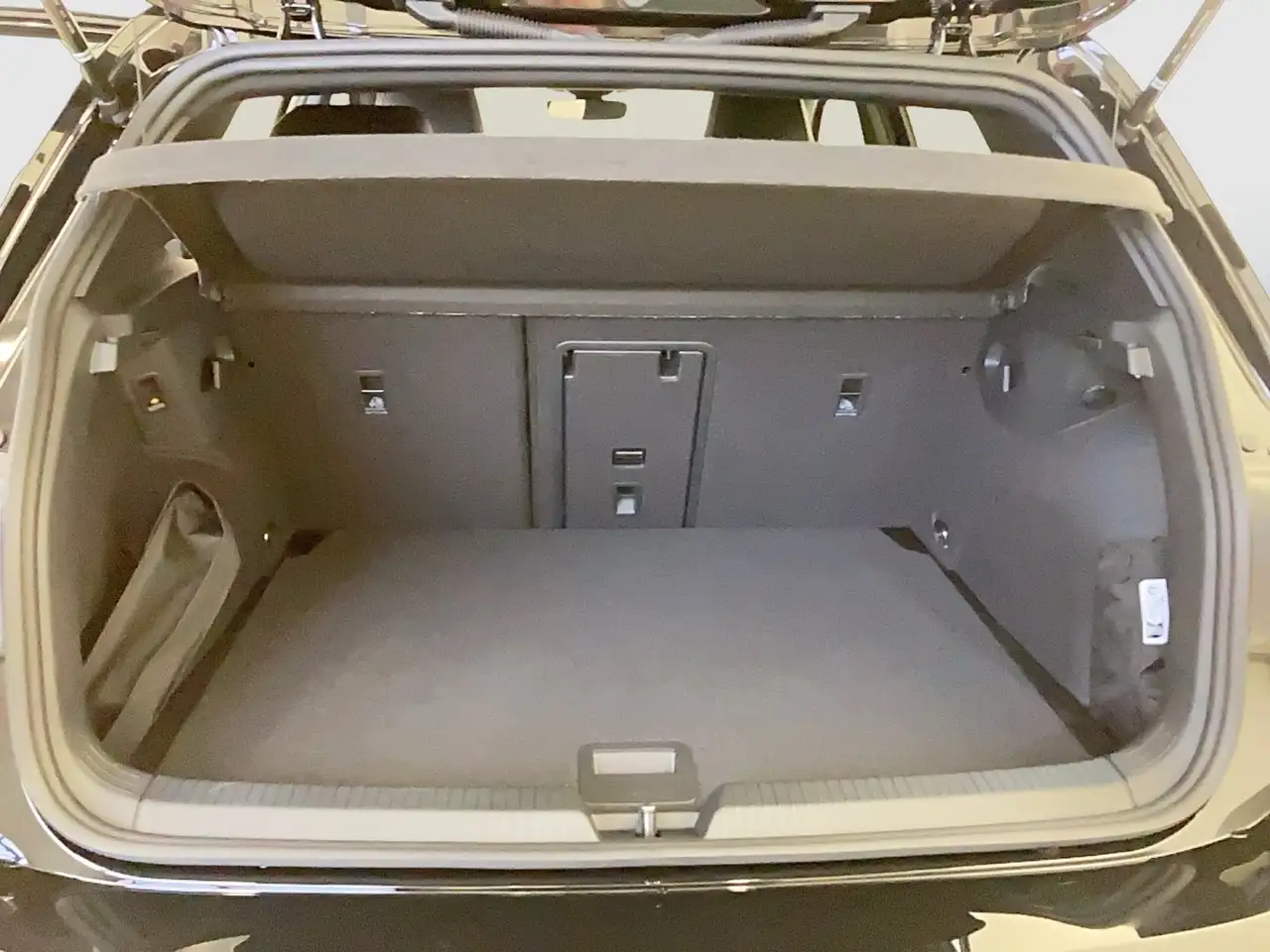 Volkswagen Golf Sport mHEV TSI DSG 10