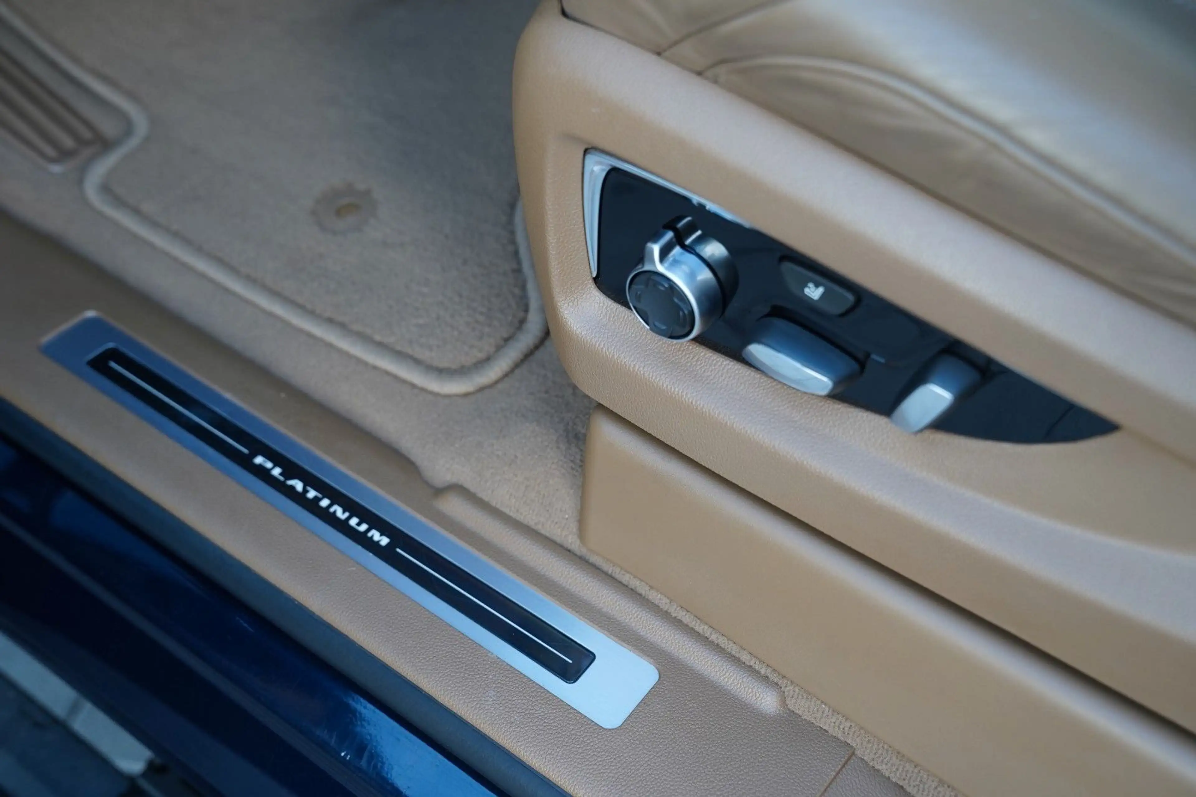 Cadillac Escalade 6.2 V8 Platinum — photo 15