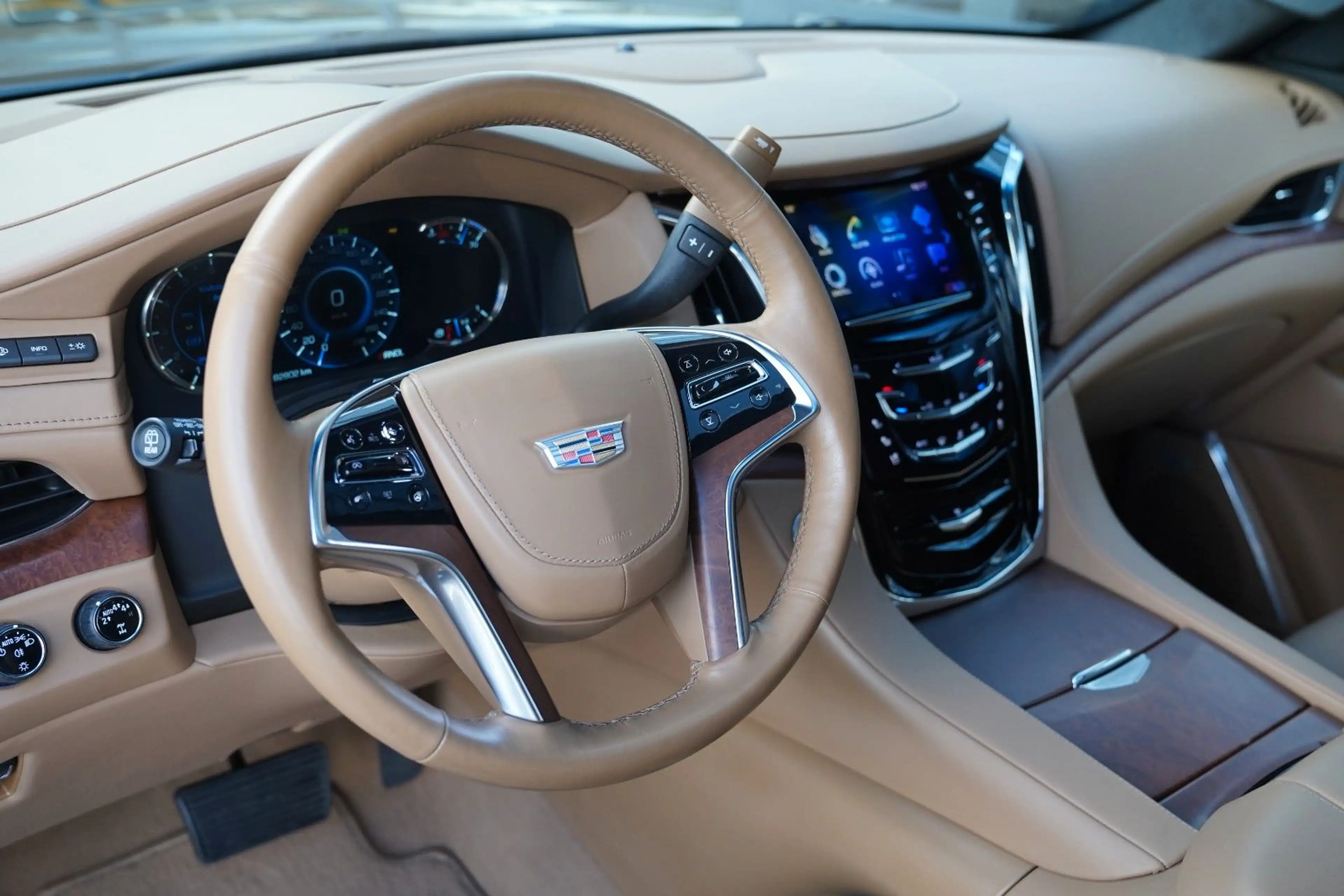 Cadillac Escalade 6.2 V8 Platinum — photo 13