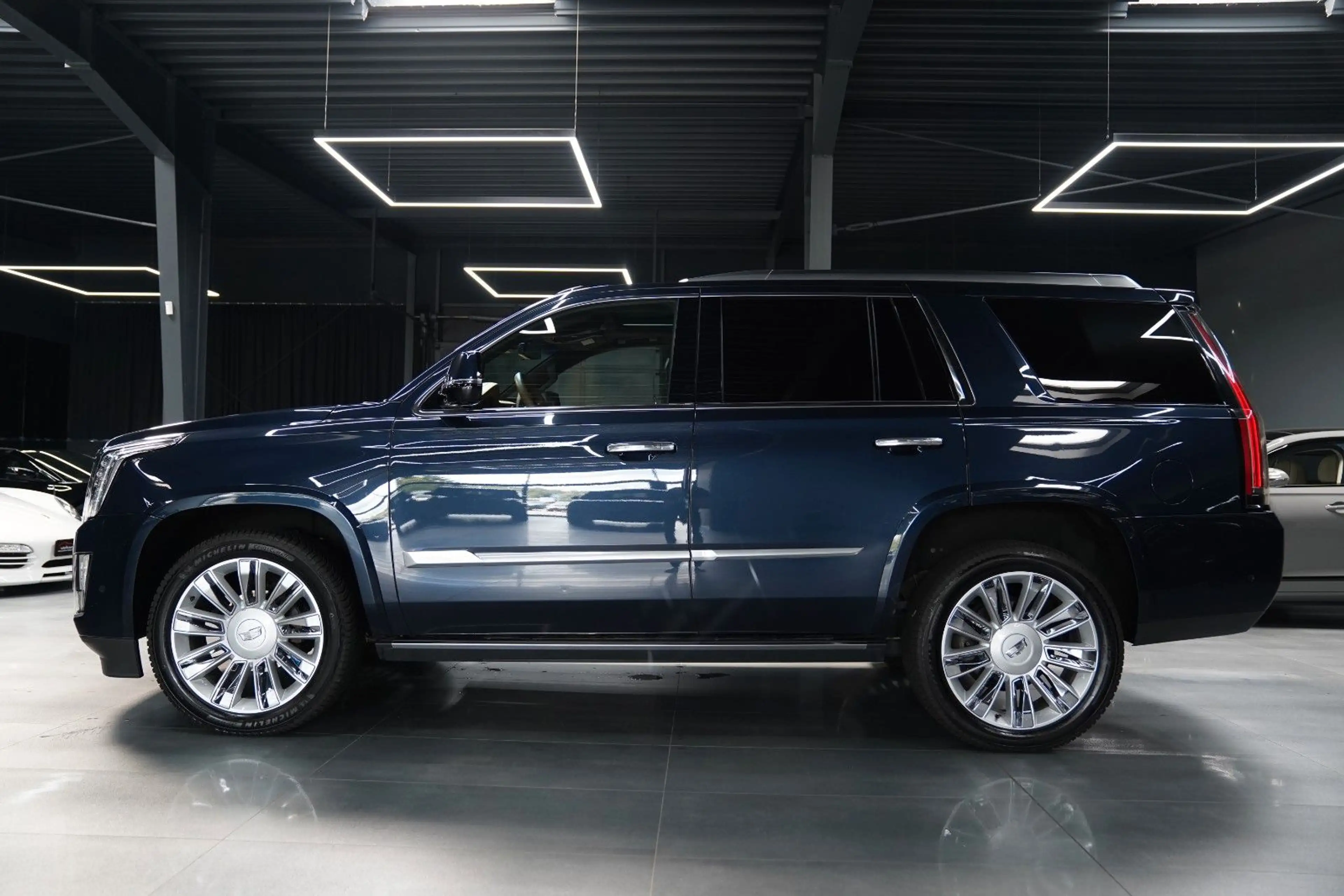Cadillac Escalade 6.2 V8 Platinum — photo 8